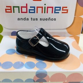 Andanines navy blue patent leather unisex shoes. T-bar with silver buckle fastening. Soft leather insole and lining.